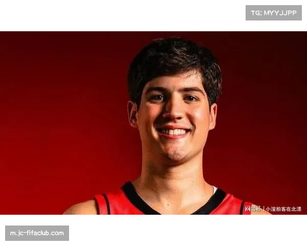 黑鹰队新秀列夫舒诺夫斩获生涯首球 成队史近十年第三年轻后卫